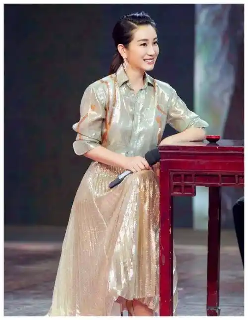 秦海璐穿上真正上一代的旗袍,很朴素,却展现了女人40岁魅力!