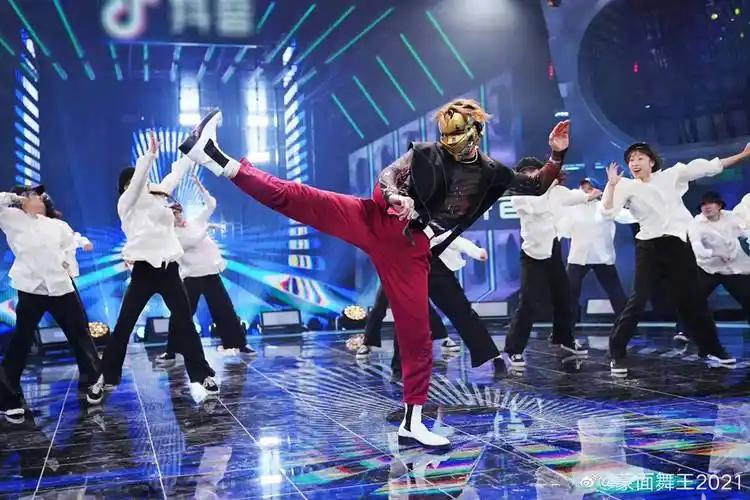 赞多的舞,容祖儿的团,张纯烨的琴,《蒙面舞王》找到收视密码_节目