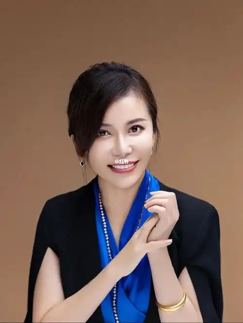 东京霸道女总裁形象照