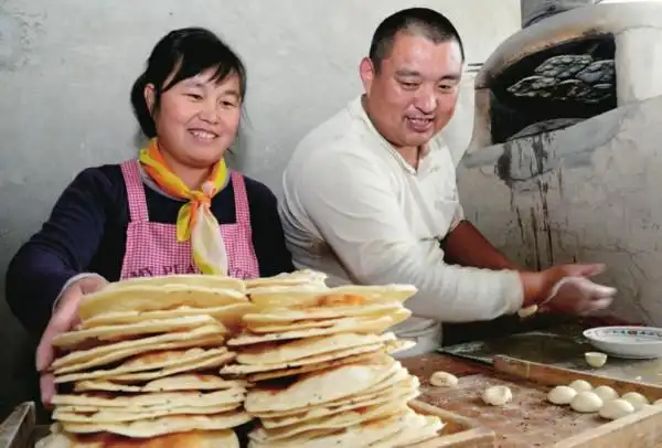 莱芜区寨里镇大高庄烧饼:圆润黄嫩薄脆生津!
