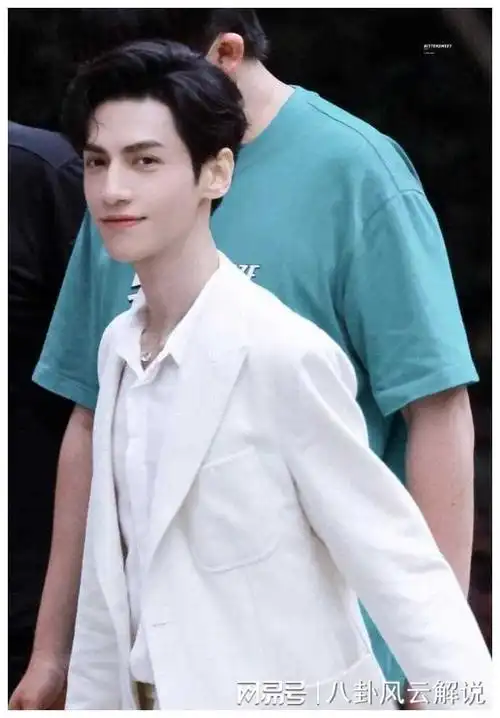 罗云熙直播尴尬认领奢品牌却不知水平这水平是怎么回事