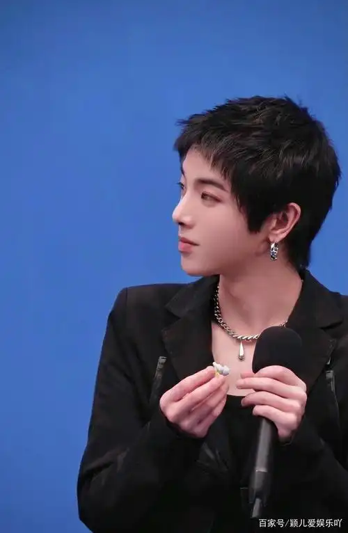 华晨宇赫莲娜最新广告图,新造型新发型!火姐表示自己有被帅到!