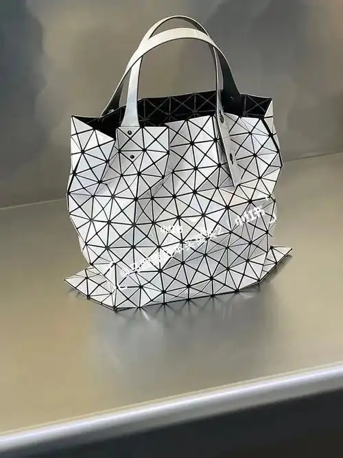 日本三宅一生经典款10x10格包包十格包