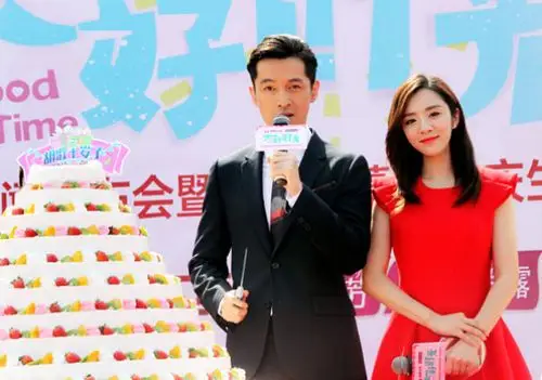 胡歌王晓晨民政局已领证,甜蜜官宣上海举行婚礼,粉丝:老胡脱单啦!