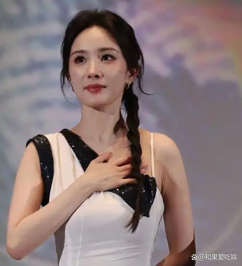 36岁赵丽颖对比34岁杨幂皮相老去和骨相老去的差距一目了然