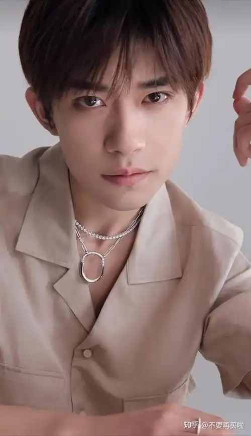 求易烊千玺高清怼脸图!希望没有水印,太感谢啦! - 知乎