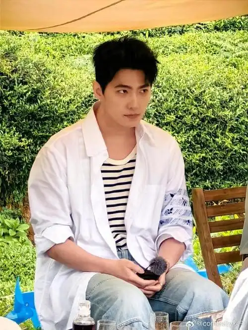 杨洋纯白西装大片##杨洋茶香男大