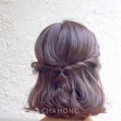 短发耳侧编发,侧辫子的短发也可以很时尚(杨丞琳亲授"短发丸子头"简易