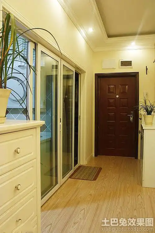 家庭玄关木地板装修效果图