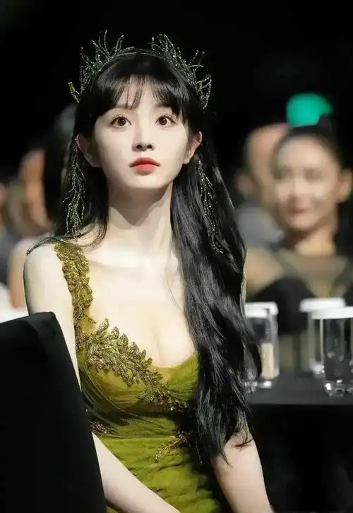 娜扎才是大号水蜜桃程潇好身材兜不住穿得多大胆就有多性感