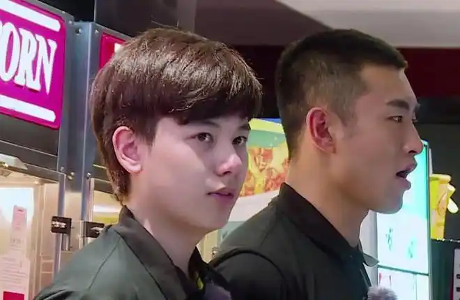 王彦霖自创叫卖法发出魔性的欢迎光临让胡先煦笑弯了腰