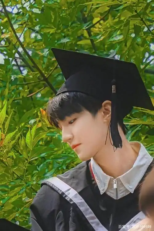 王俊凯毕业了,这毕业照也太帅了吧