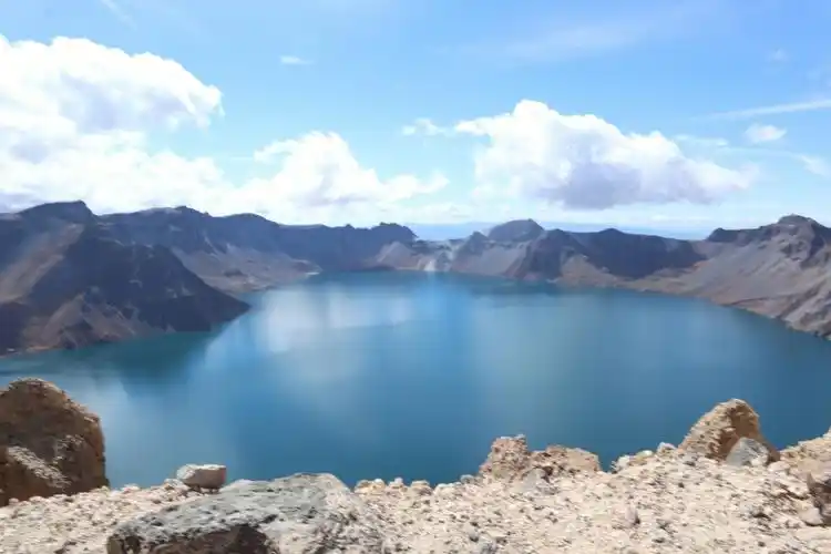 长白山天池一人行