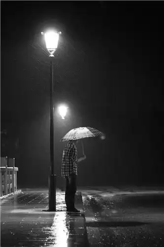 我还要走多久? 我走过许多大街小巷, 穿过许多人山人海.