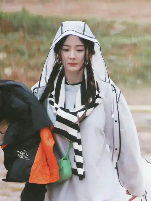 杨幂花儿与少年饭拍图释出软萌软萌的期待我们的大幂幂