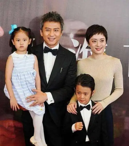 邓超儿子照片(鹿晗小时候的照片) - 0319娱乐网