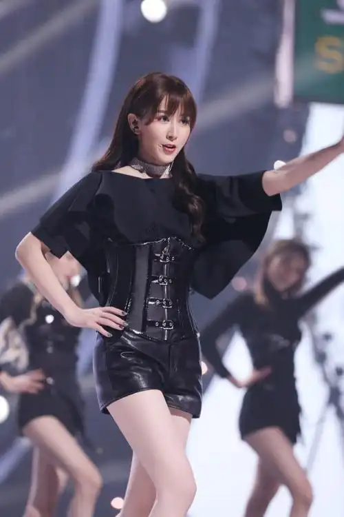 胡静女士你骗人! 你的腿明明拉伸度那么好!