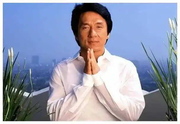 武汉封路引发争议,成龙剧组态度恶劣,官方回应称,仅封3天.