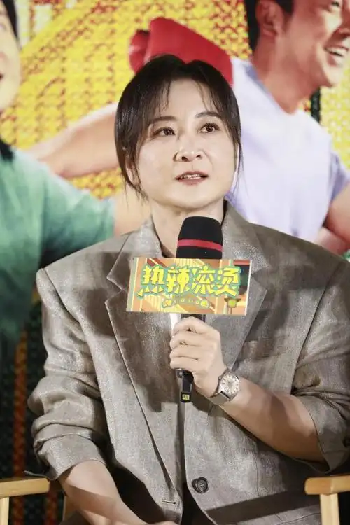 贾玲谈为什么拍《热辣滚烫》,并表示:能拯救我的只有我自己