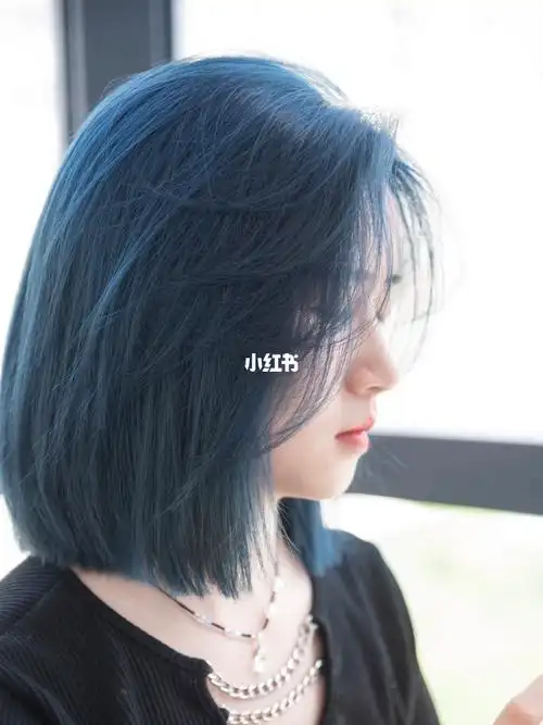 雾霾蓝77锁骨短发