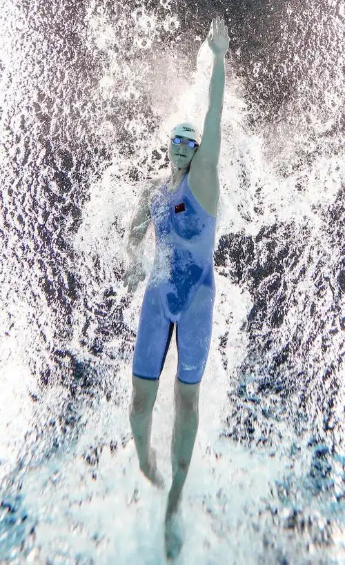 杭州亚运会 | 从水底看亚运会游泳选手:那画面太美|亚运会_新浪财经