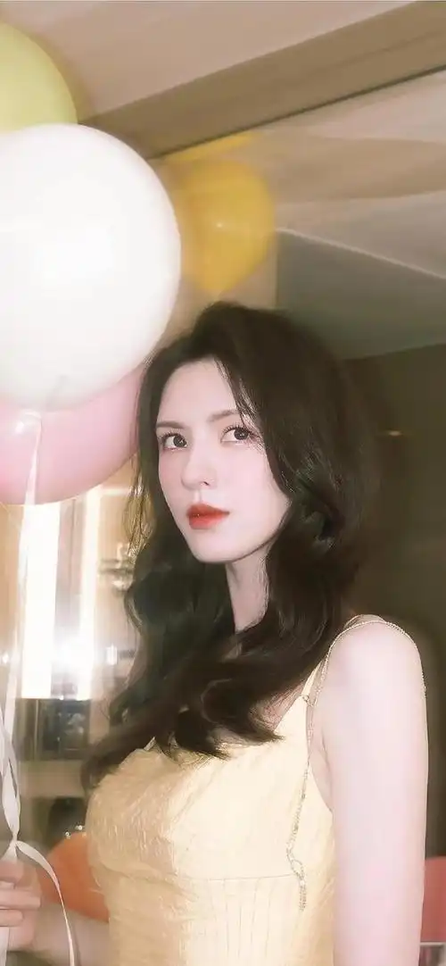 优雅女神,邻家女孩,张予曦写真图集_网易订阅