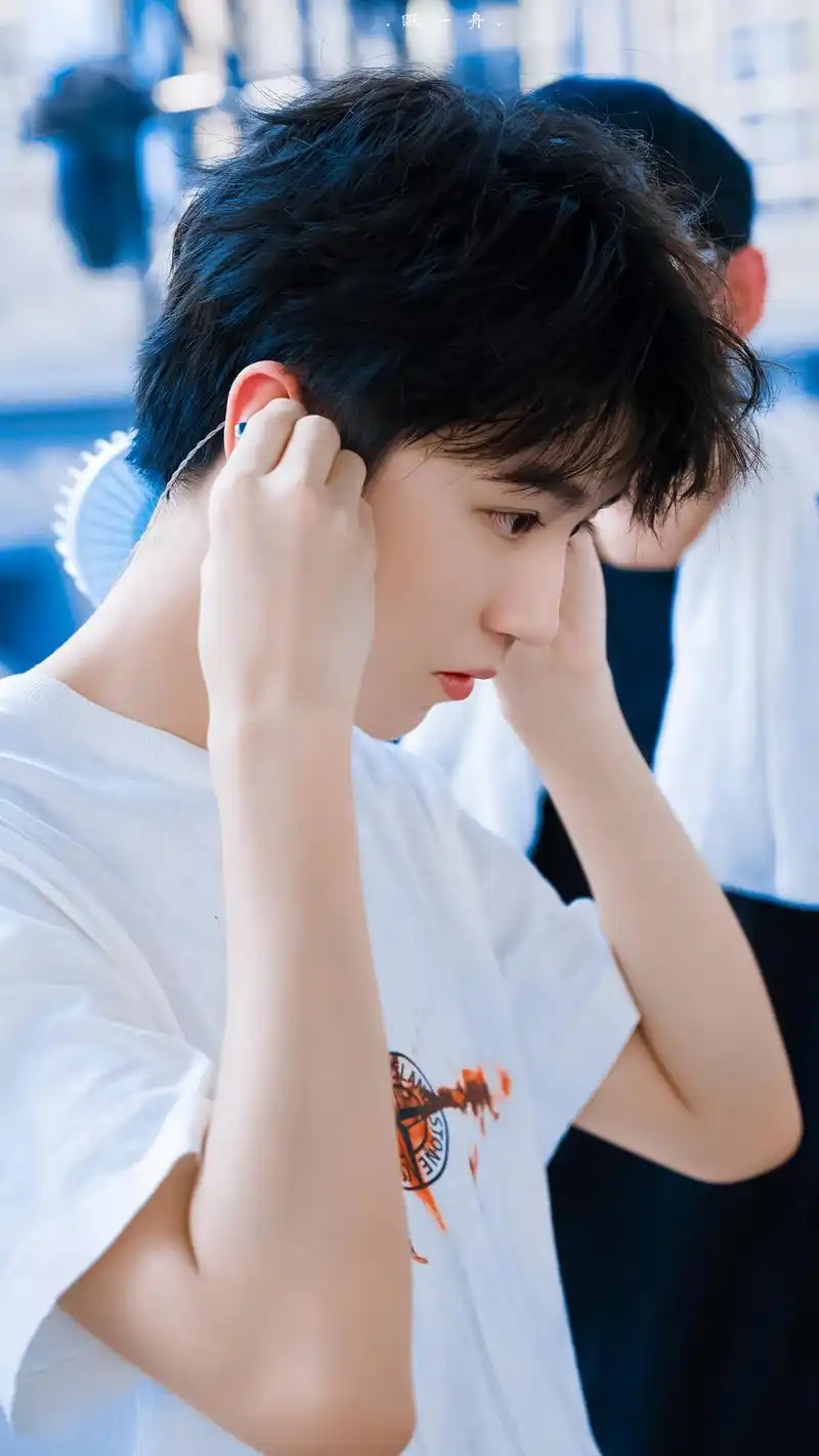 王俊凯谈初恋感受初恋对象太可爱不愧是小凯脑回路清奇