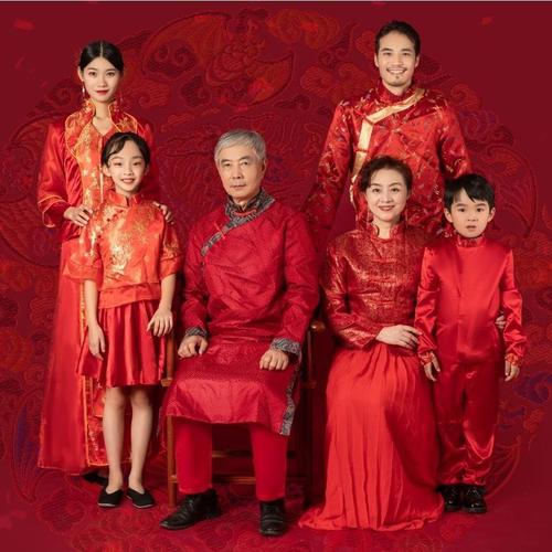影楼全家福中国风亲子照主题摄影服装时尚一家四口拍照礼服售