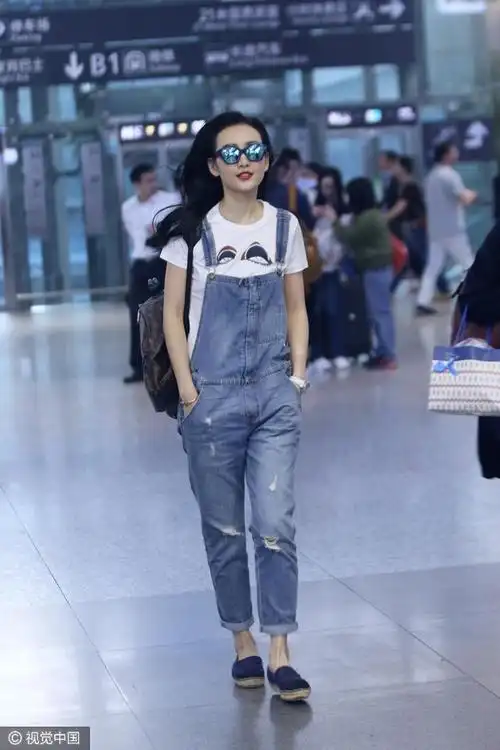 【明星搭配】看明星们玩转背带裤