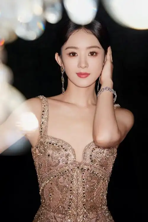 赵丽颖提裙图##赵丽颖