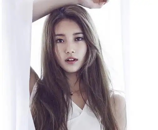 韩式发型哪个最好看?韩国明星演绎修颜蓬松长发