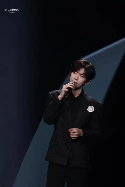 易烊千玺不辞星海舞台