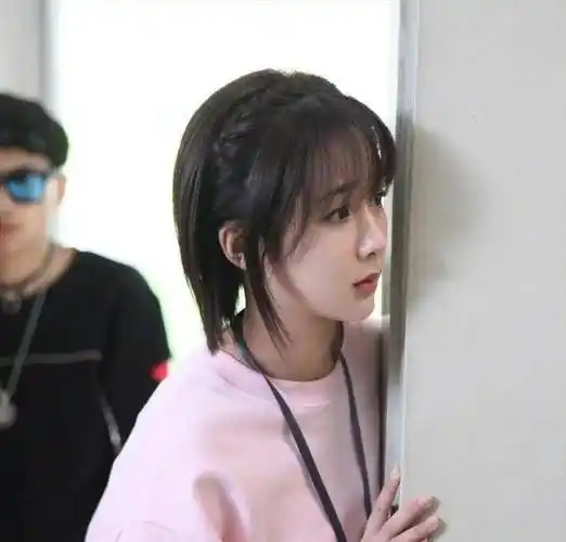 亲爱的天热就别披头散发了,学《亲爱的,热爱的》佟年编发,清凉又元气