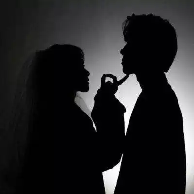 婚纱情侣头像一左一右