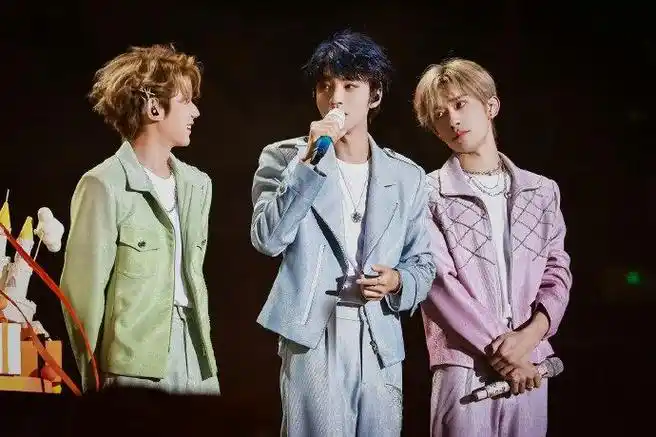 别家站姐发的tfboys,十八宫格放不下… 狠狠想念我们三小只了|tfboys