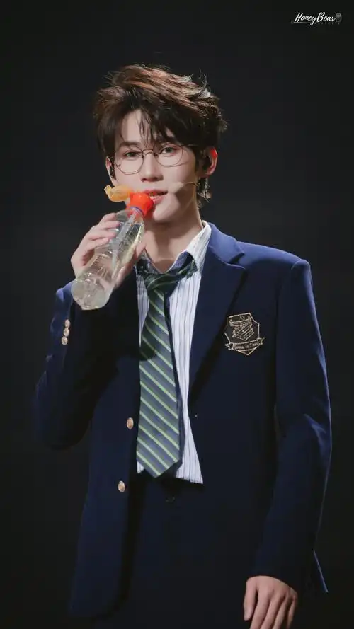 张真源奔跑吧##时代少年团cha了初雪