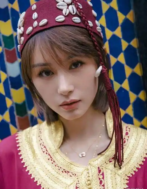 原创王子文堪称小个子穿搭教科书但穿抹身材裙体态放不开显得猥琐