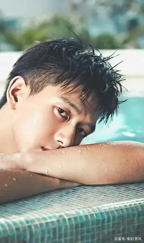 李现肌肉照荷尔蒙爆棚,没想到不仅颜值高,身材也超a!