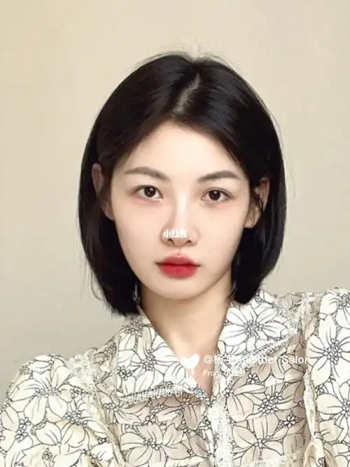 低层次锁骨发齐肩中长发简约时尚免打理