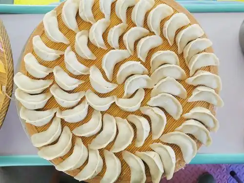 "小小饺子香,浓浓冬至情"——东风幼儿园开展冬至"包饺子"手工烹饪