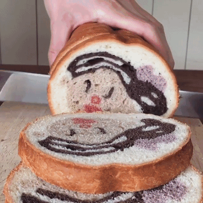 老妈把儿子涂鸦画在面包上饿哭340000人看完好想吃