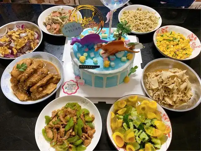 我不出门在家吃饭,对孩子的生日也很有仪式感.