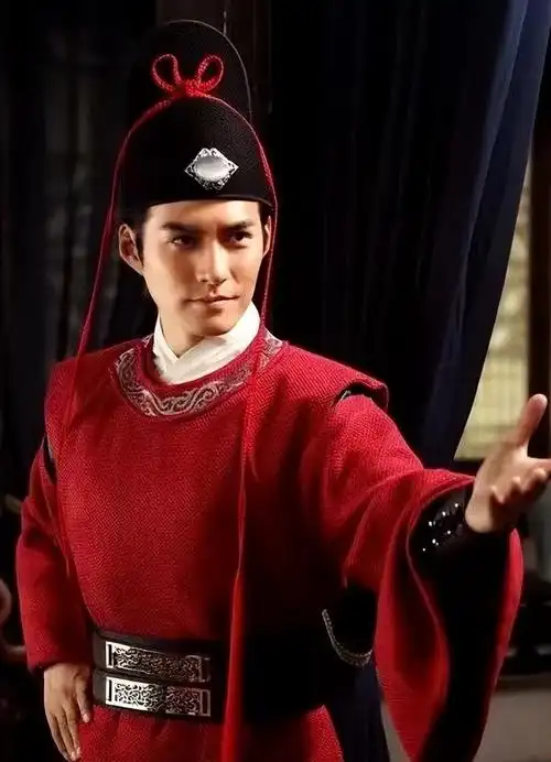 45岁严屹宽一出场,才知道什么叫古装建模脸