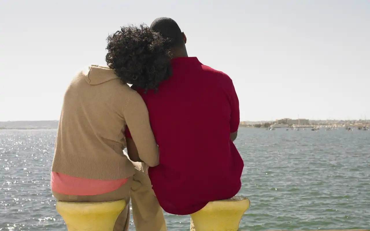 温馨亲密甜蜜情侣之间爱情图片电脑桌面壁纸高清-高清壁纸-手机壁纸下