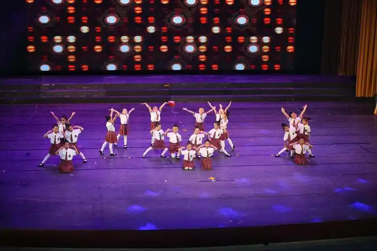 我们的表演结束,最后摆个好看的poss!