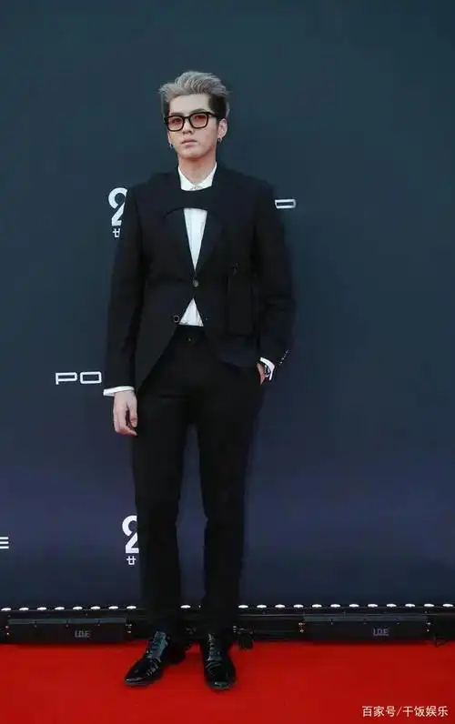 30岁吴亦凡胖到认不出?颜值下滑厉害,小肚腩快撑破衣服!