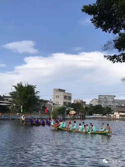 今天澄海各地赛龙舟现场人山人海你也有去凑热闹