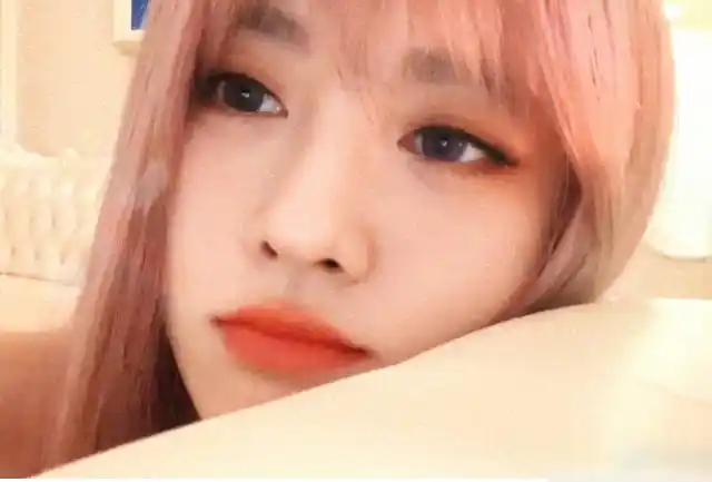 婧祎晒粉红色头发美照,美出新高度,"漫画脸"真的好绝|鞠婧祎|发型|发