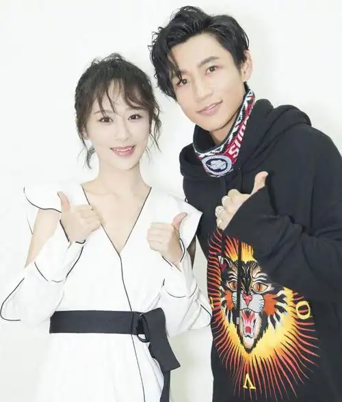 杨紫和男明星的亲密照第三张让人羡慕最后一张才是真爱啊