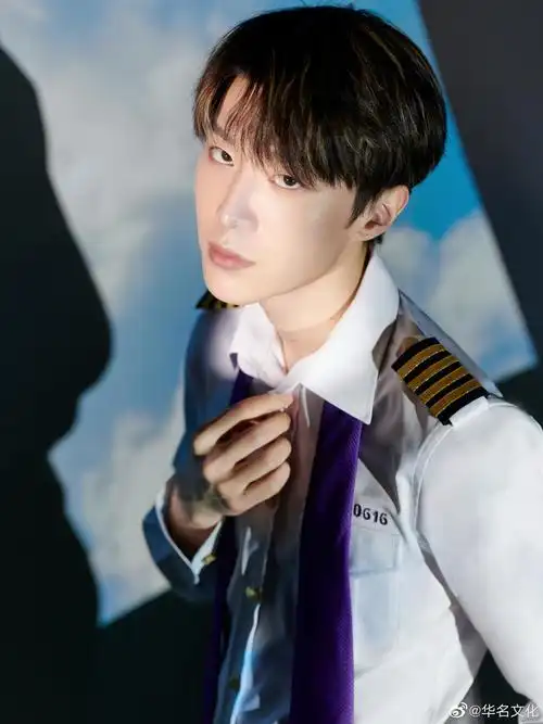 范丞丞x天猫国际全球代言人☆ 机长制服空降限时活动